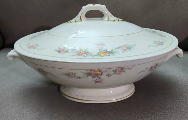 Homer Laughlin Eggshell Georgian Oval Vegetable Bowl with Lid