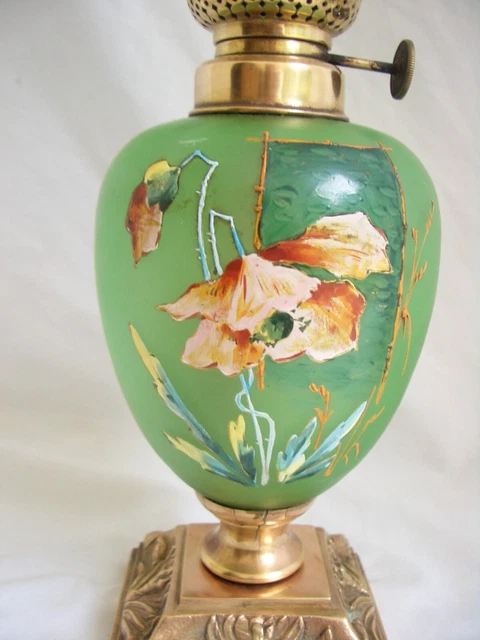 Art Nouveau  Ancienne Lampe à pétrole en verre émaillé
