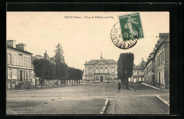 CPA Mouy, Place de l'Hotel de Ville