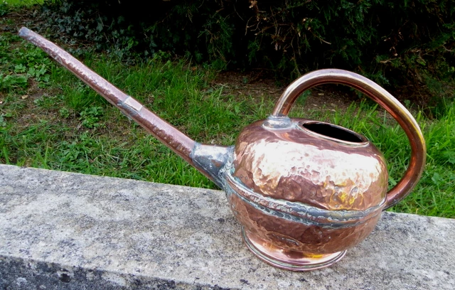 Arrosoir en cuivre martelé vintage - Atelier Patine