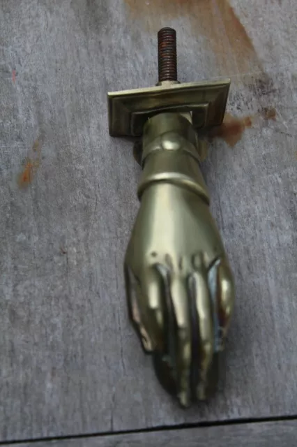 HEURTOIR de PORTE  XIXe en Bronze ,en forme  de main tenant une boule