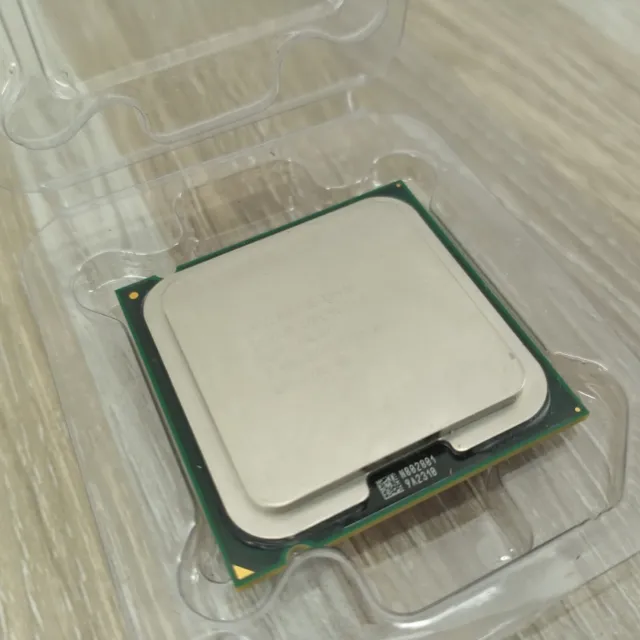 Intel Core 2 Duo E8400  3.00 GHz  PC Computer Processor MALAY Q025D282