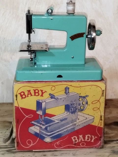 MACHINE À COUDRE d'ENFANT en fonte des années 1900 marquée