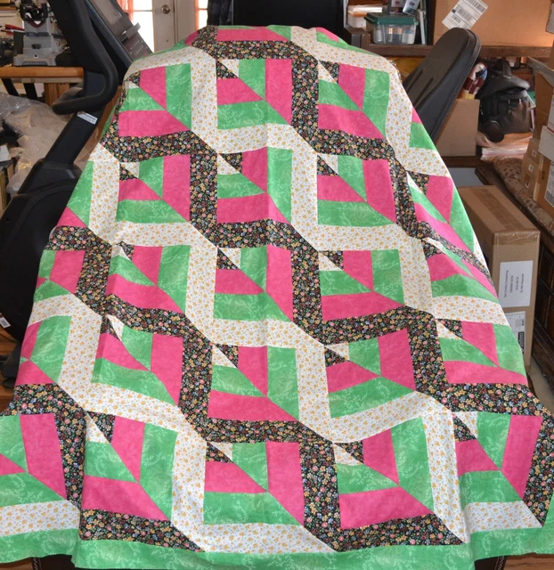 TOP EDREDÓN - Triángulos extravagantes - amarillo, verde, rosa, floral, 50""x58""-1205H, HECHO en EE. UU.