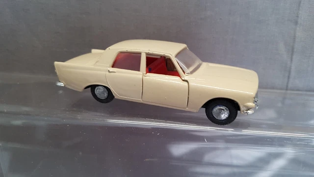 VINTAGE TRIANG SPOT-ON 270 Ford Zephyr Six Code 3 Repaint Good ...