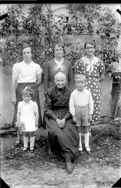 Family Portrait Woman Kids D The Garden Negative Photo Glass Year. 1940