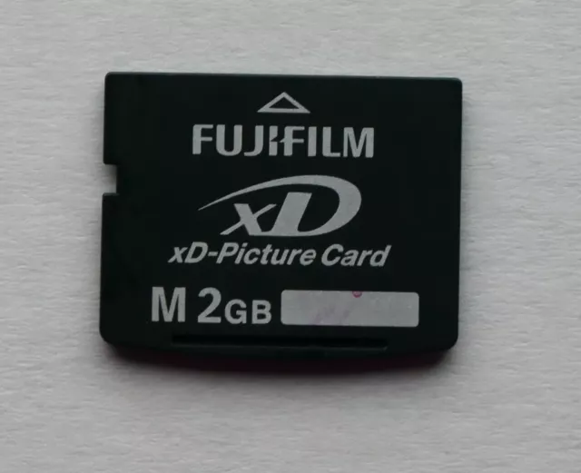 xD Picture card 2GB Fujifilm Type M in plastic case and with multi-card case