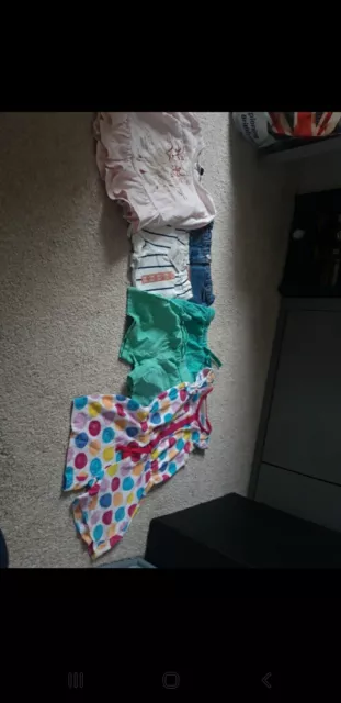 Pacchetto abbigliamento ragazza tuta/pantaloncini/gonna età 2-3 anni