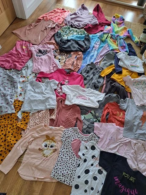Huge BUNDLE of GIRLS CLOTHES age 5-6 years TSHIRTS leggings robe, jumpers 19
