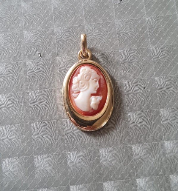 Broche Pendentif Camée Vintage - Sainte Vierge - Plaqué Or - Occasion Correct