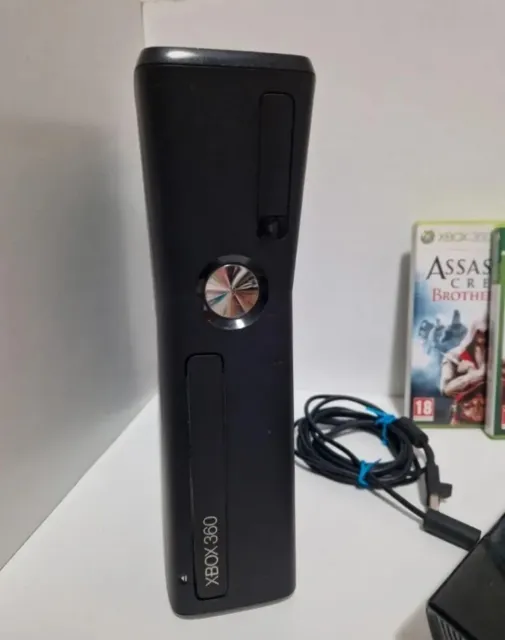 Microsoft Xbox 360 Slim 4GB Console - Nera Più kinect E Giochi