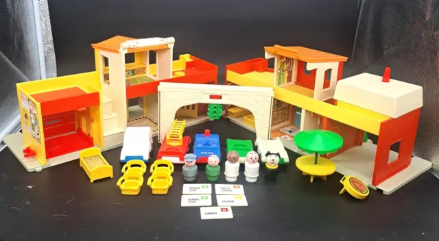 Vintage 1973 Fisher Price Little People Village With Accessories #997