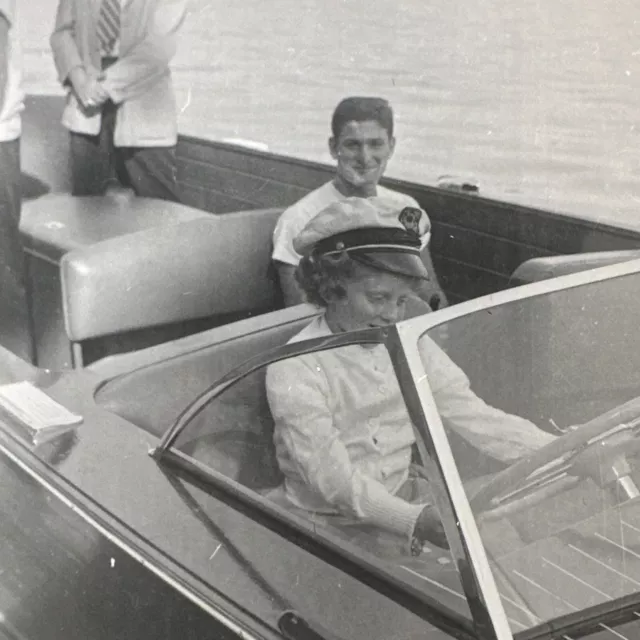 1952 Gorgeous woman Driving speedboat sailing ORIGINAL photo Jewish Davis family