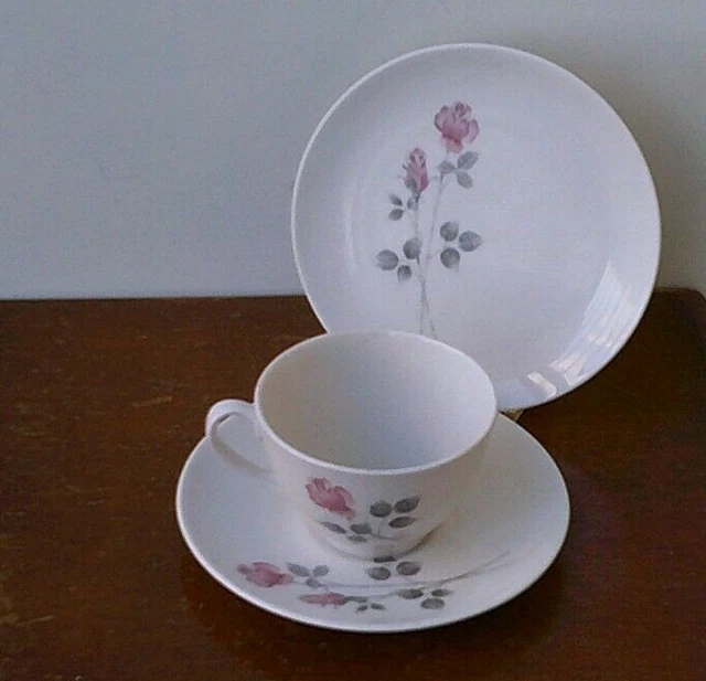 VINTAGE (1964) 'ROYAL Doulton' (Pillar Rose Design) Fine Bone China Tea