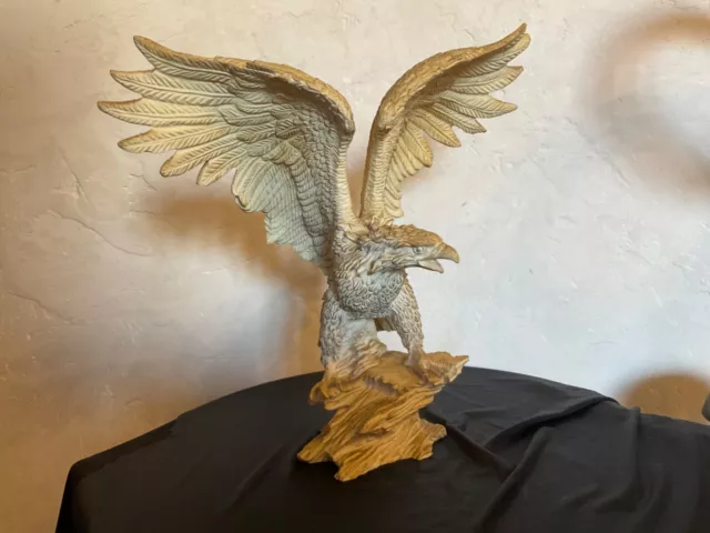 # Magnifique Sculpture Aigle En Albatre Ailes Déployées Signées