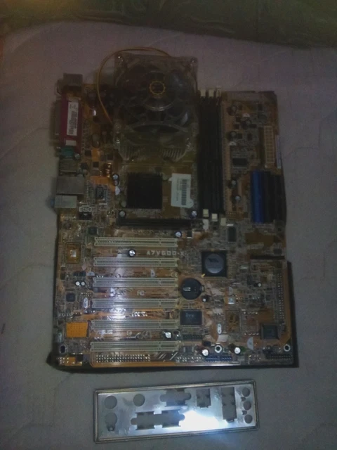 ASUS Terminator A7VT AMD Socket A(462) VIA KM266 Barebone