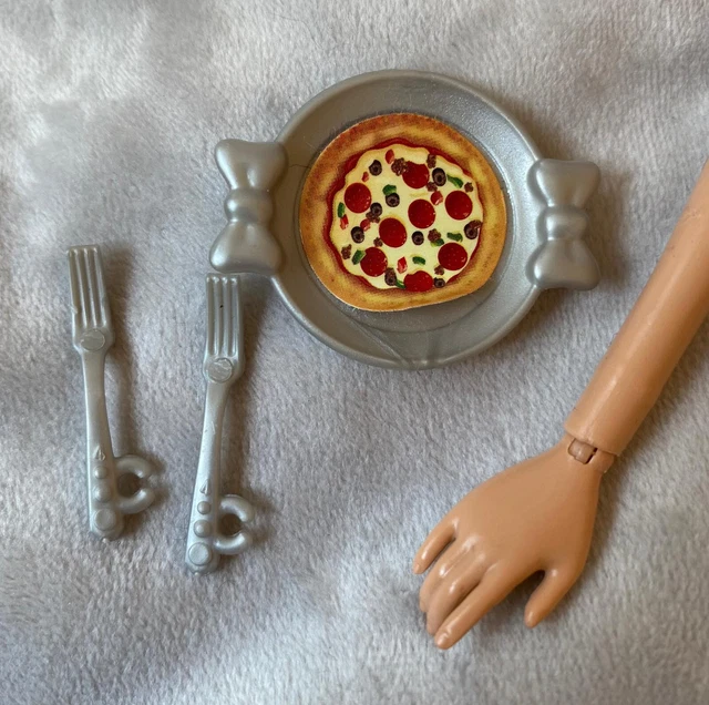 BARBIE DOLL DREAM House Clip In Toy Food Accessories - Pizza & Cutlery £15.00 - PicClick UK