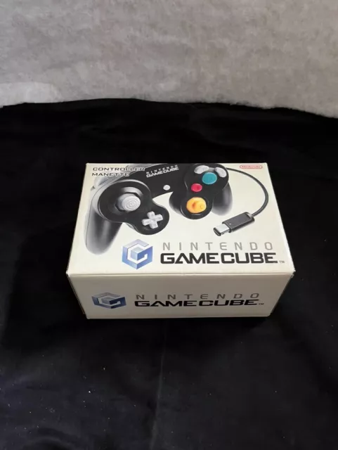 Manette GameCube noire dans sa boîte d'origine