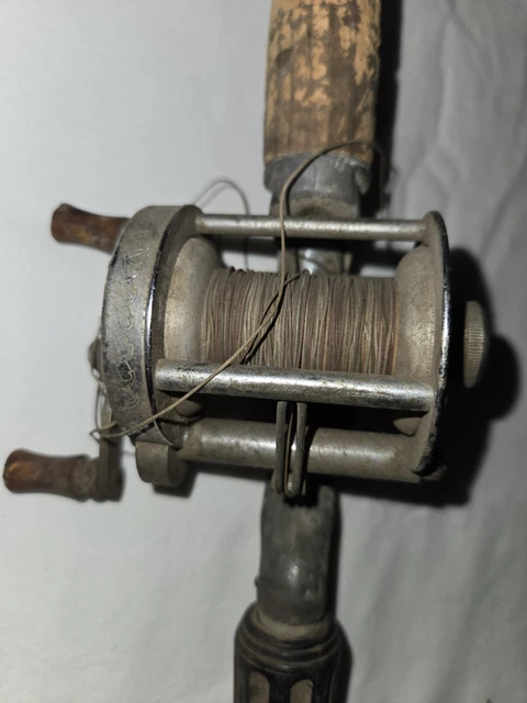 Ancien moulinet de pêche de service Shakespeare GLASKYD 2030 modèle FF