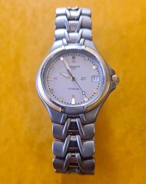 Montre Tissot à Quantième Quartz - Boîtier Plaqué Or, Bracelet Cuir - Très Bon état