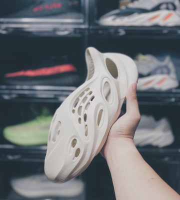 adidas yeezy sand runner