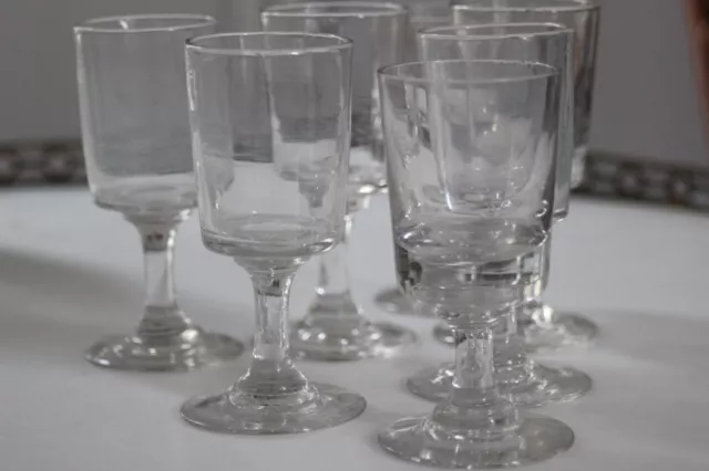 Lot de 7 verres à liqueur ancien et soufflé, verre du XIXe  3