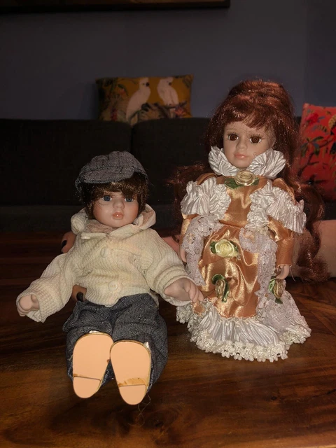 Vieilles poupées en porcelaine - France
