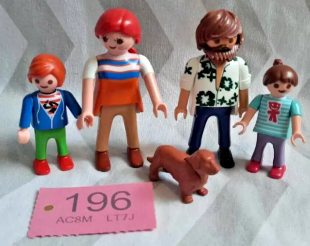 Playmobil spares 4 family figures  (combined p&p) 196