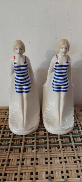 Paire De Baigneuses Art Déco Serres Livres En Porcelaine