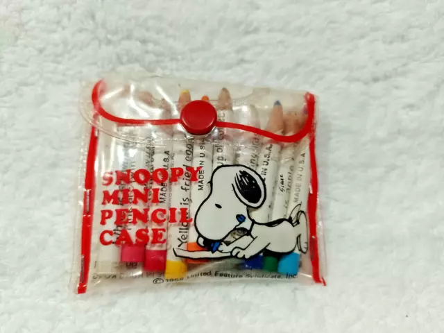 VINTAGE SNOOPY MINI PENCIL CASE WITH 10 COLOUR PENCILS - FROM 1970s - VERY RARE