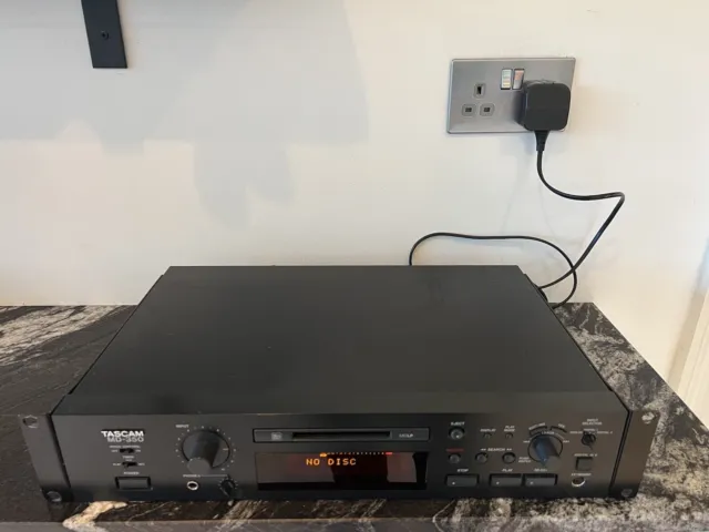 TASCAM MD-350 Minidisc Player Recorder With MDLP Rack Mountable - Tested Working