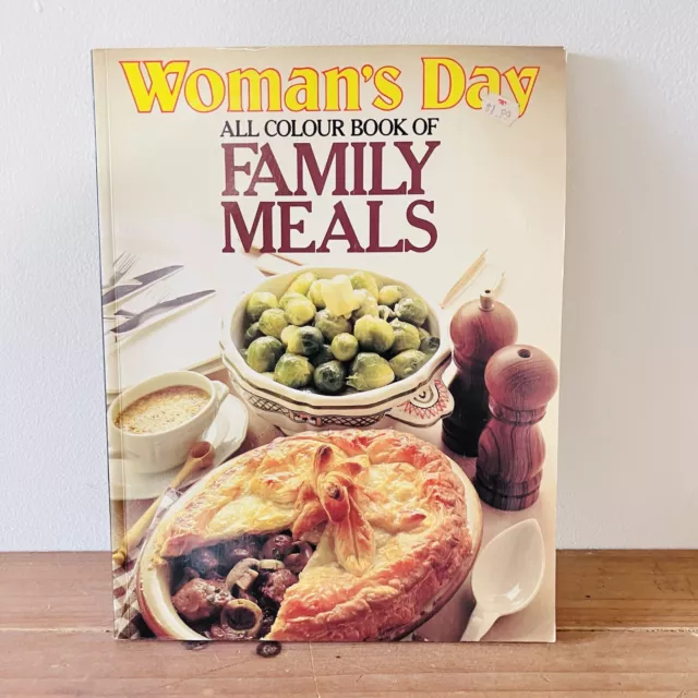 Woman's Day All Colour Book Of Family Meals Vintage Cookbook Recipes 1978 Cook