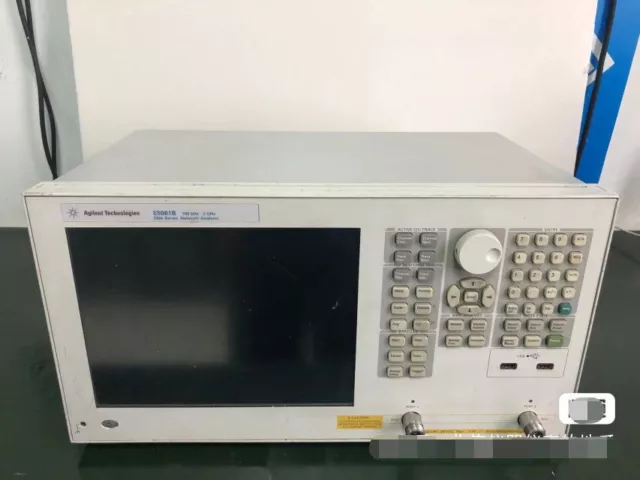 Keysight Agilent E5061B-235 100kHz-3GHz 50 ohm Network Analyzer #L