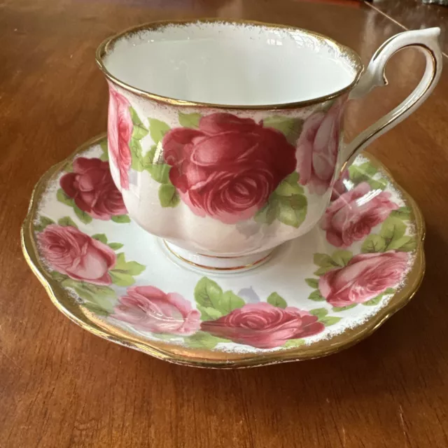 Royal Albert England Bone China Tea Cup & Saucer Set Old English Rose