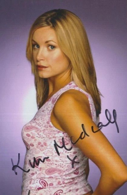 Kim Medcalf    **HAND SIGNED**  6x4 photo  ~  Eastenders  ~  AUTOGRAPHED