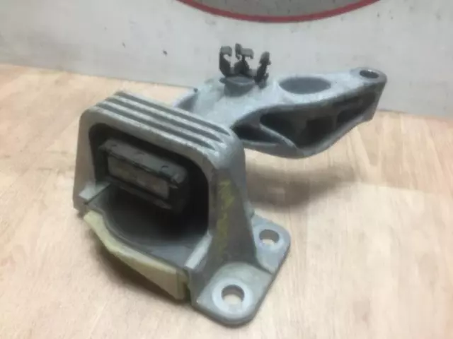 Support moteur droit RENAULT MEGANE 3