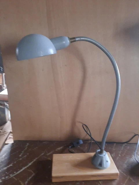Lampe de bureau ancienne articulée en métal-aluminium style mobilier industriel