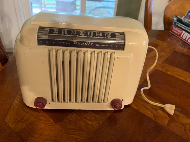 VINTAGE Model 526B Bendix Radio for Repair or Parts VINTAGE Model 526B Bendix Radio for Repair or Parts