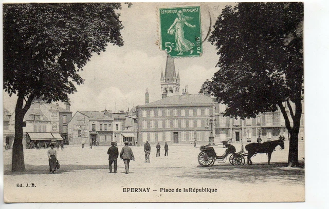 EPERNAY - Marne - CPA 51 - Place de la République - attelage