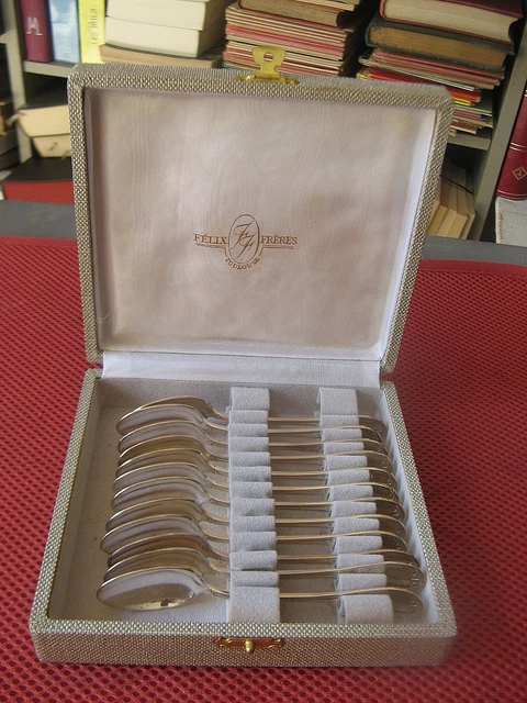 Superbe 12 cullères à moka métal argenté style Lous XV orfèvre