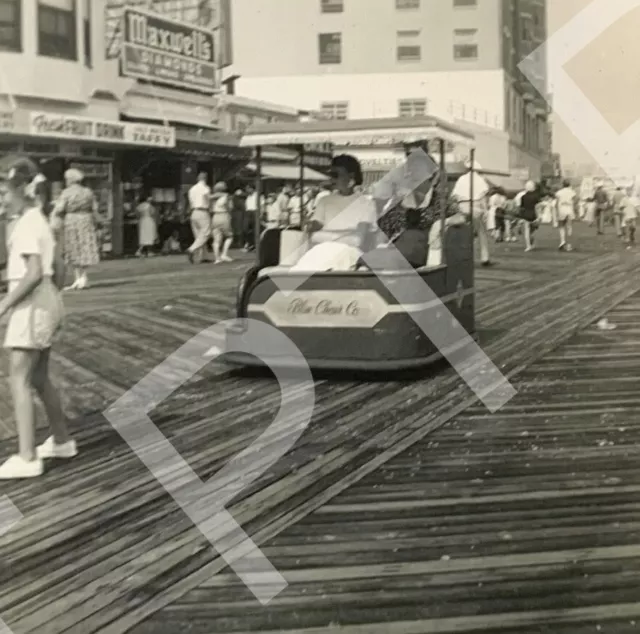 ROLLING CHAIR ON BOARDWALK IN ATLANTIC CITY STREET VIEW, NJ 1950s Vtg Photo