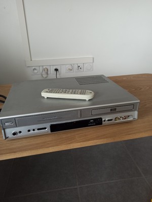 Grundig RDR hx980 DVD VHS Enregistreur Combi Appareil sans télécommande 