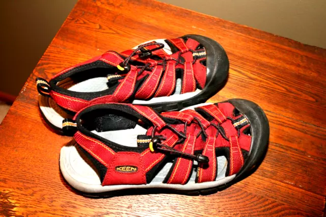 KEEN Newport H2 Waterproof Water Sport Hiking Sandals Red Womens SZ: 6