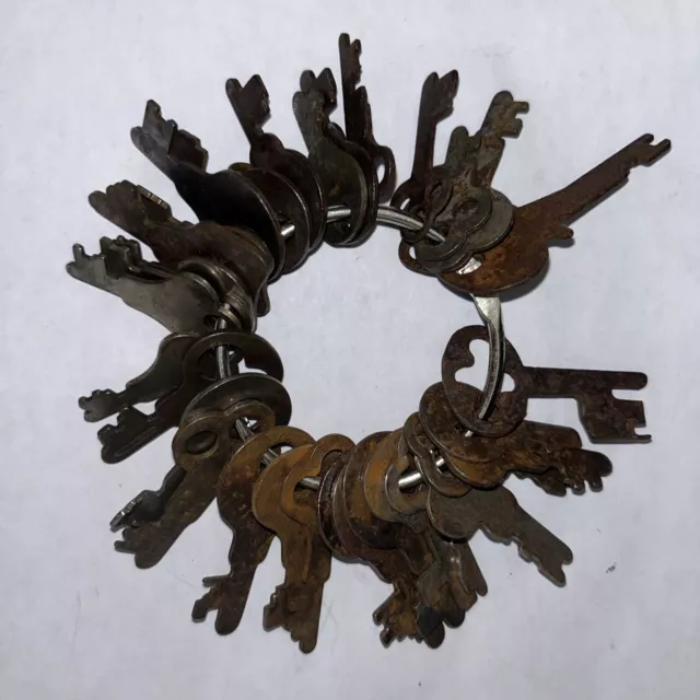 Lot Of 32 Vintage Antique Skeleton Furniture Cabinet Old Lock Keys