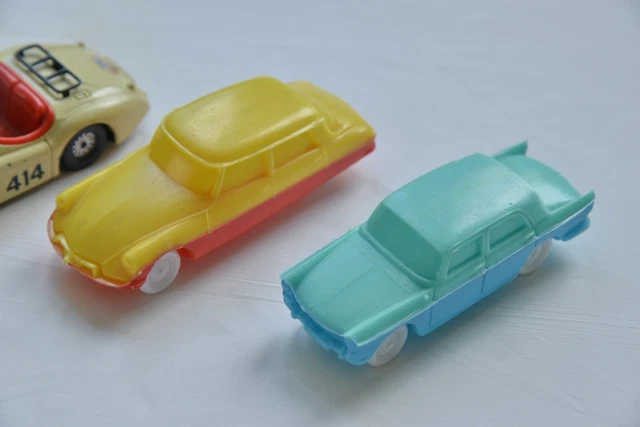 Lot véhicules miniatures Corgi Jaguar XK120 + Falk Citroen DS et Peugeot 404
