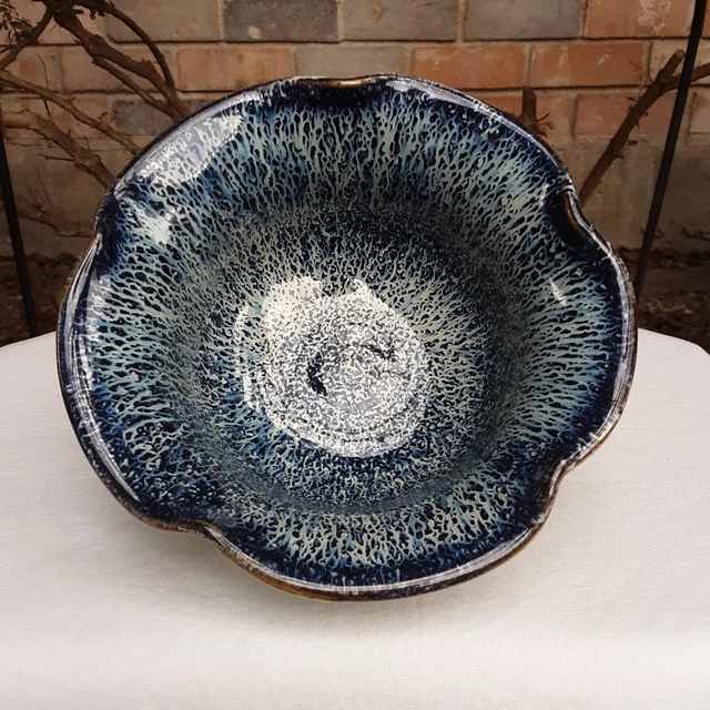 Chinese Blue And White Porcelain Bowl Light Green Celadon Glaze Scalloped Rim