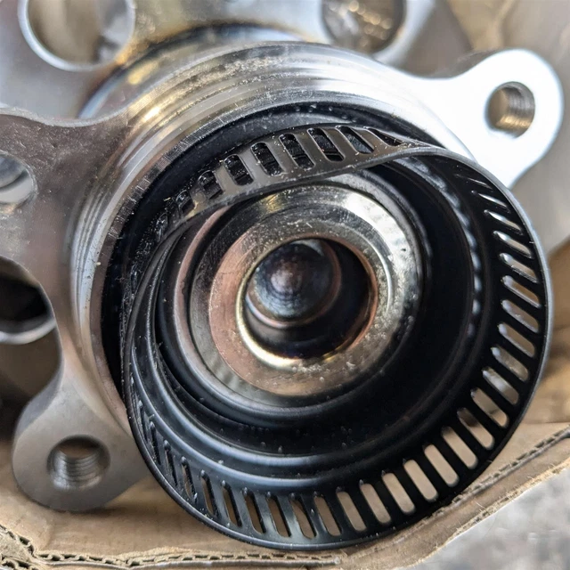 FOR HYUNDAI I30 20072012 Rear Wheel Bearing Kit DAMAGED IN TRANSIT £