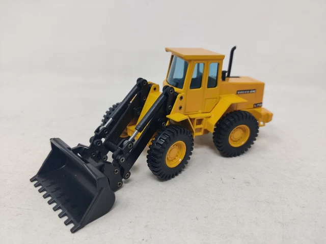 Chargeuse Volvo BM L150 1/50 eme NZG - Collection