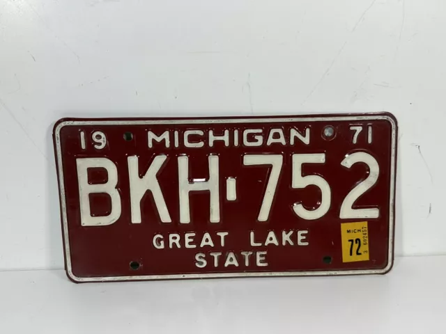 Vintage 1971 Michigan License Plate ~ "BKH-752" ~ Great Lake State ~ PAIR 2