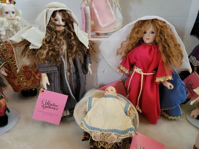 Paradise Galleries Treasury Collection Christmas Nativity Set 8 Dolls & Manger 4